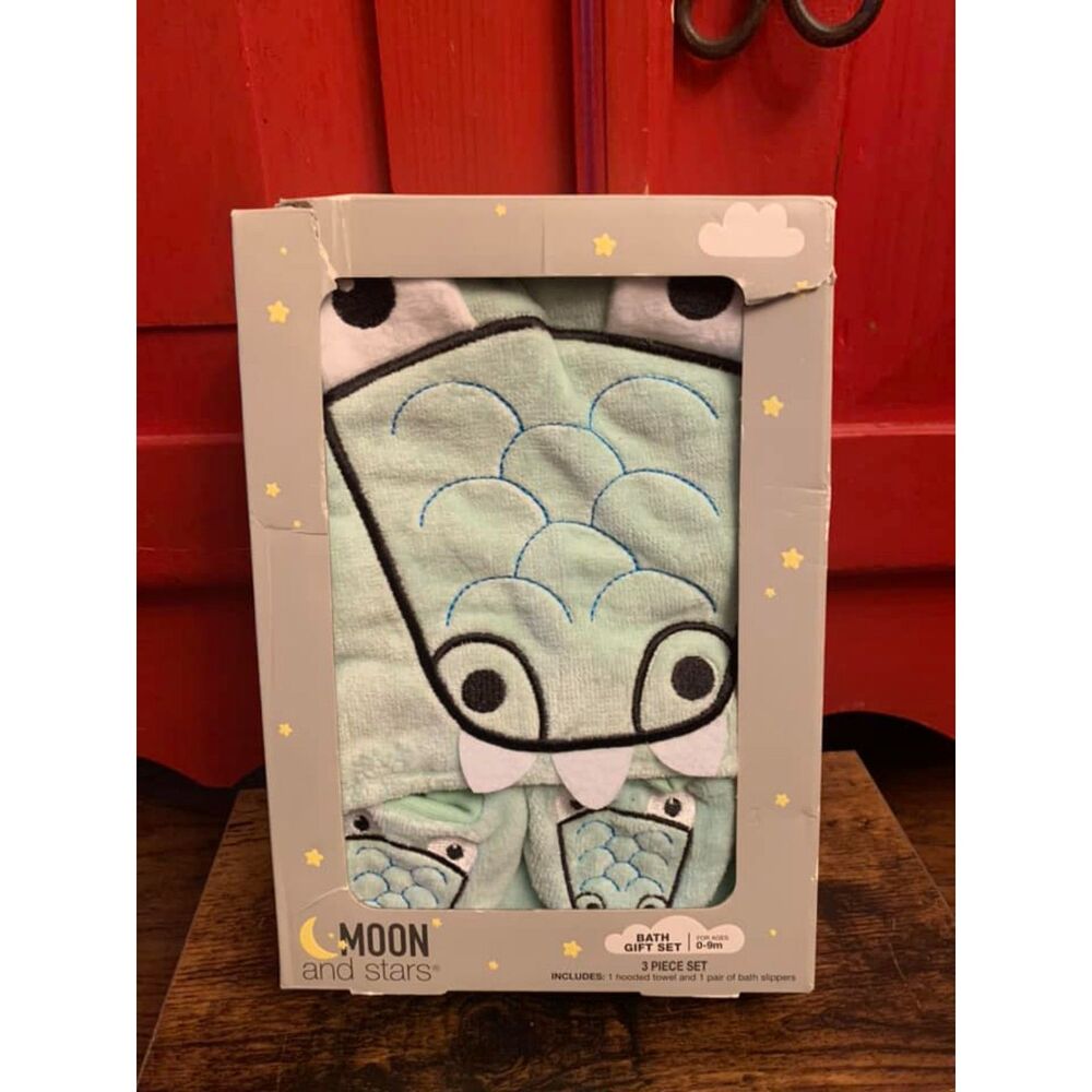 NEW Moon & Stars 0-9 Month 3 Piece Bath Set Alligator Hooded Towel Bath Slippers